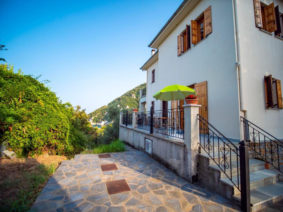 Orange House For Big Families In Damouchari - Delicious Houses Bagian luar foto