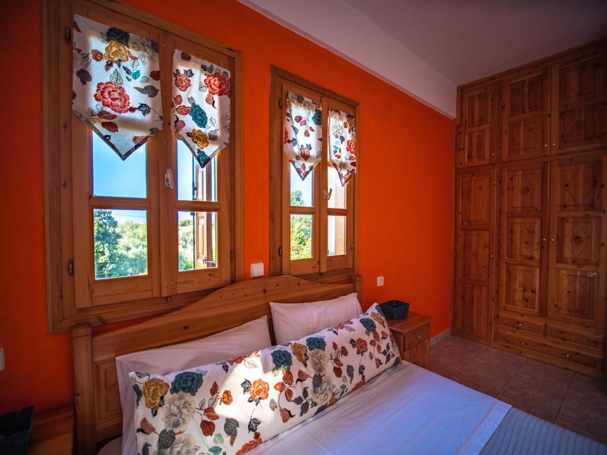 Orange House For Big Families In Damouchari - Delicious Houses Bagian luar foto