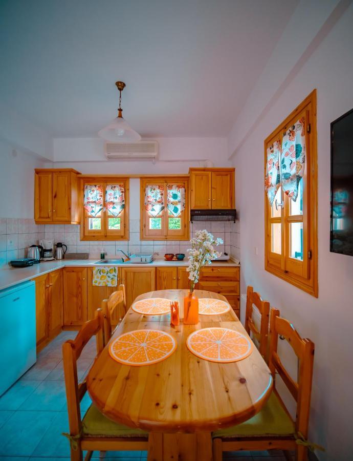 Orange House For Big Families In Damouchari - Delicious Houses Bagian luar foto